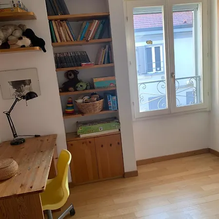 With Private Bathroom In The Center Of * Milão